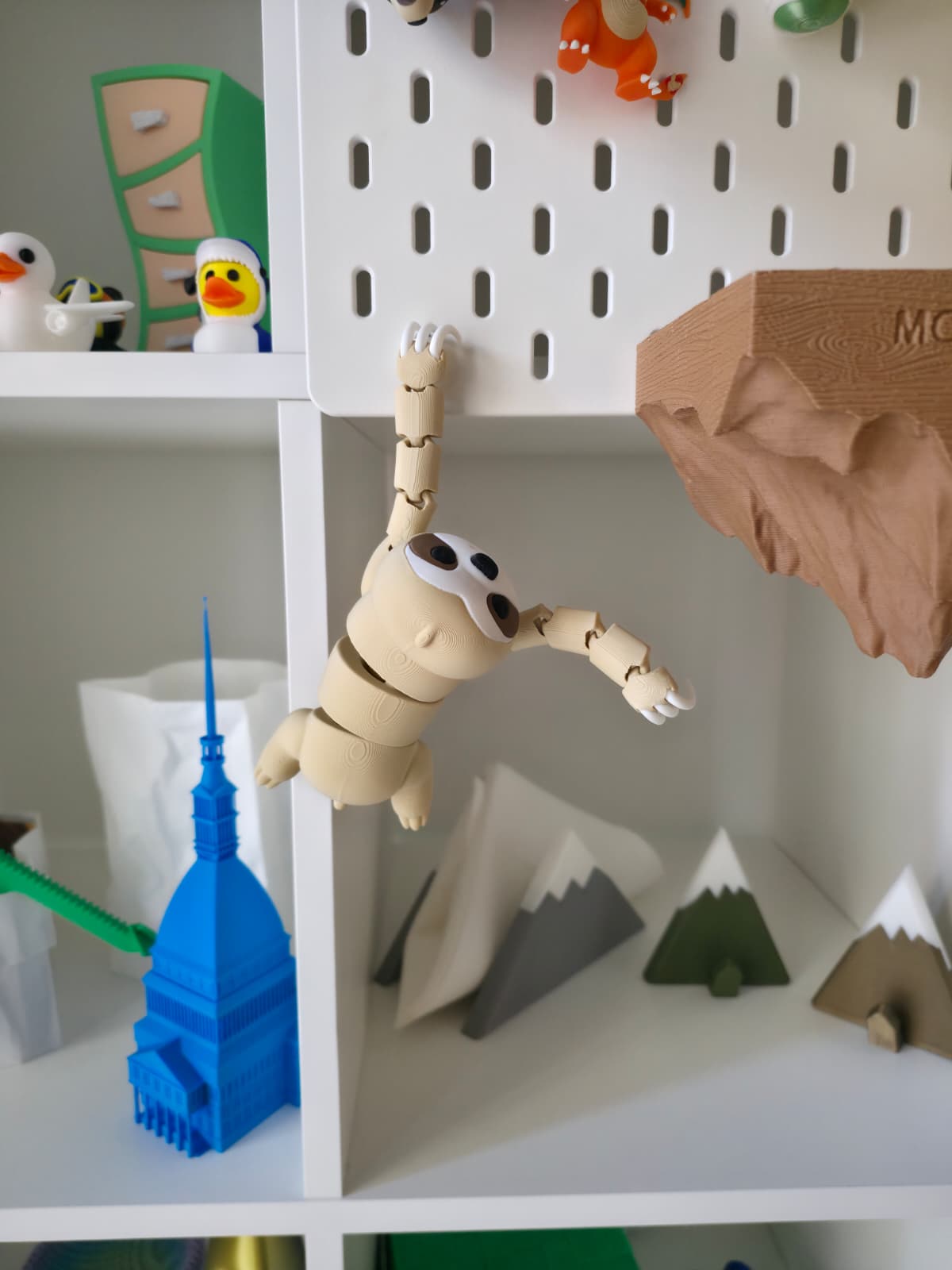 FLEXI HANGING SLOTH
