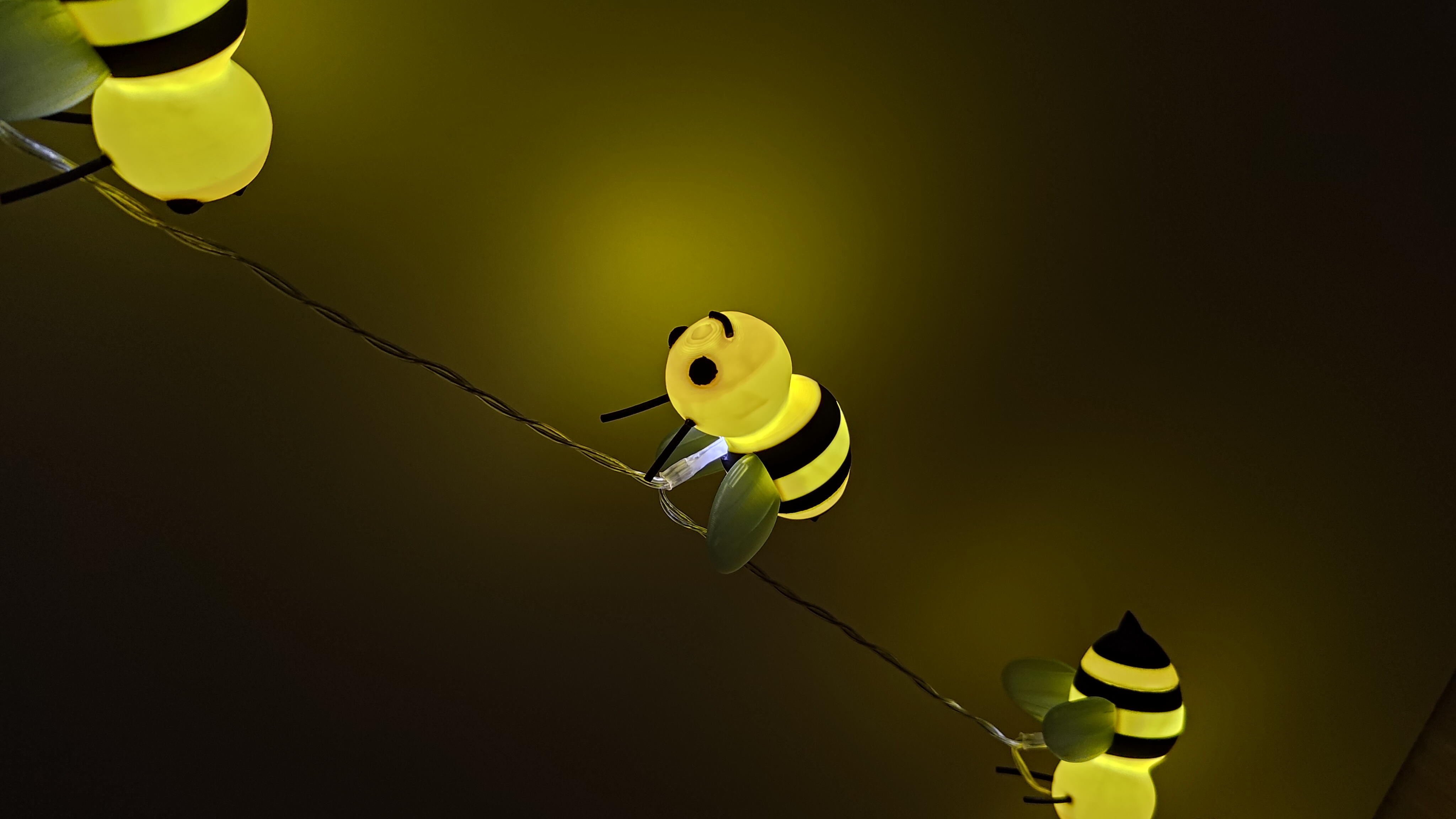 Bee desk lamp & chain lamp